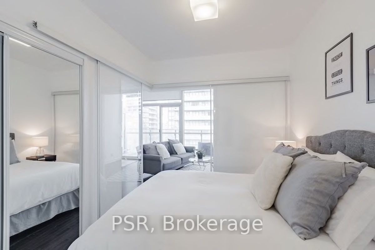 14 York St, unit 1812 for sale - image #5