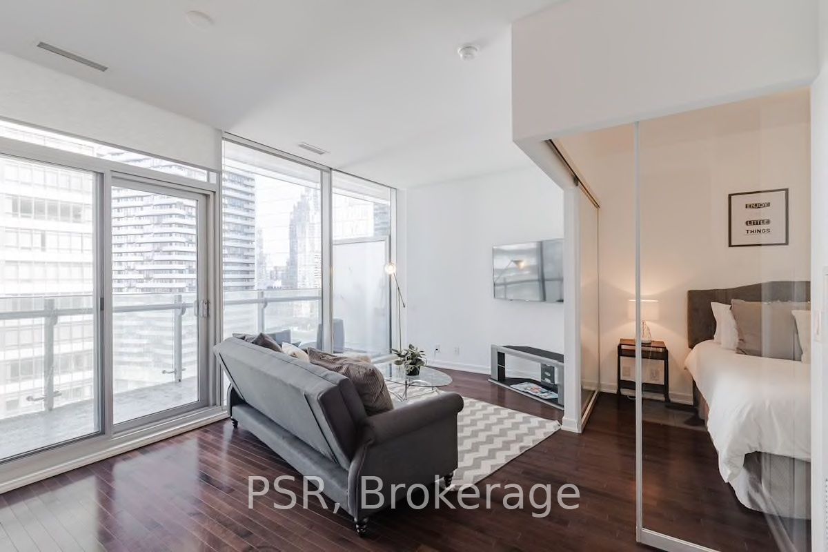 14 York St, unit 1812 for sale - image #7