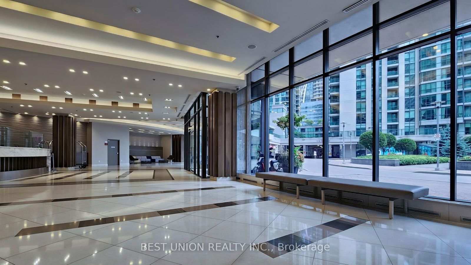 33 Bay St, unit 2407 for sale - image #5