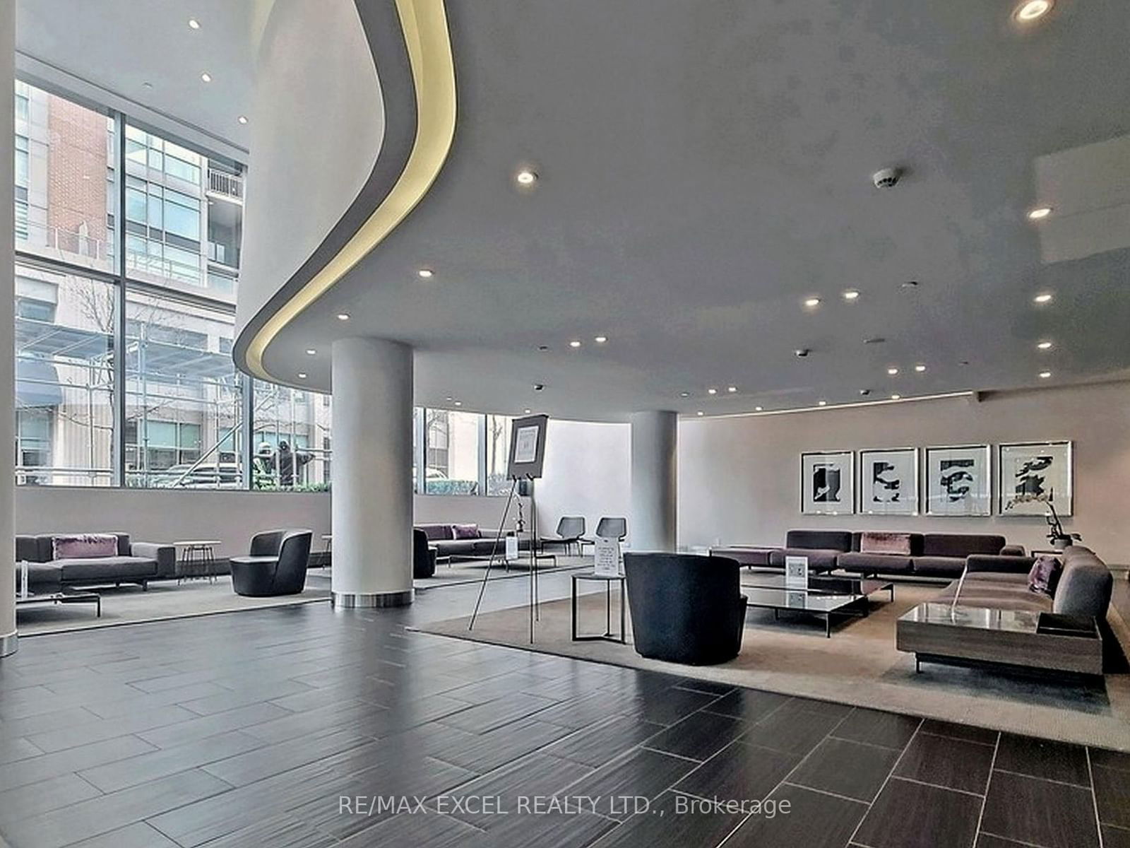 1815 Yonge St, unit 2005 for sale - image #3