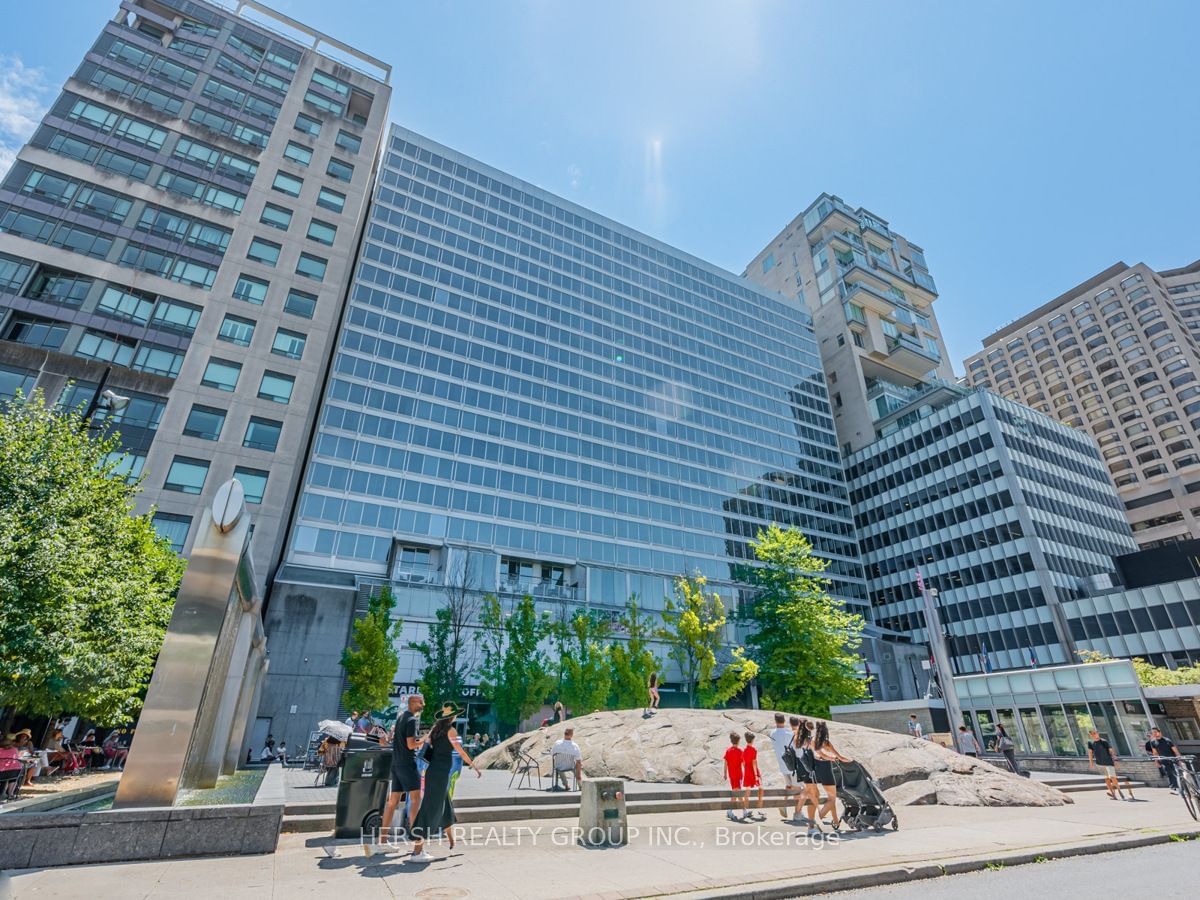 110 Bloor St W, unit 405 for rent - image #1