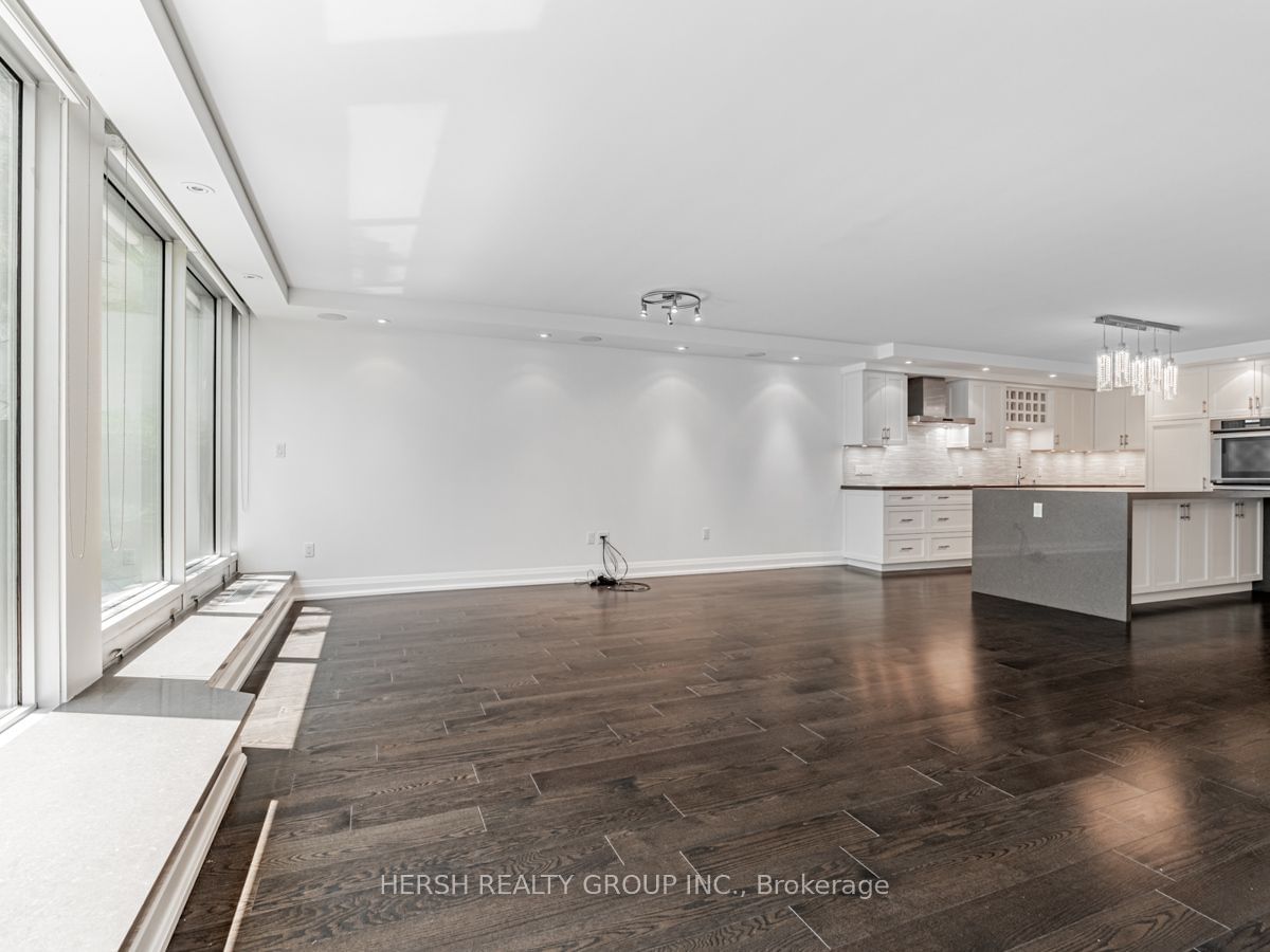 110 Bloor St W, unit 405 for rent - image #10