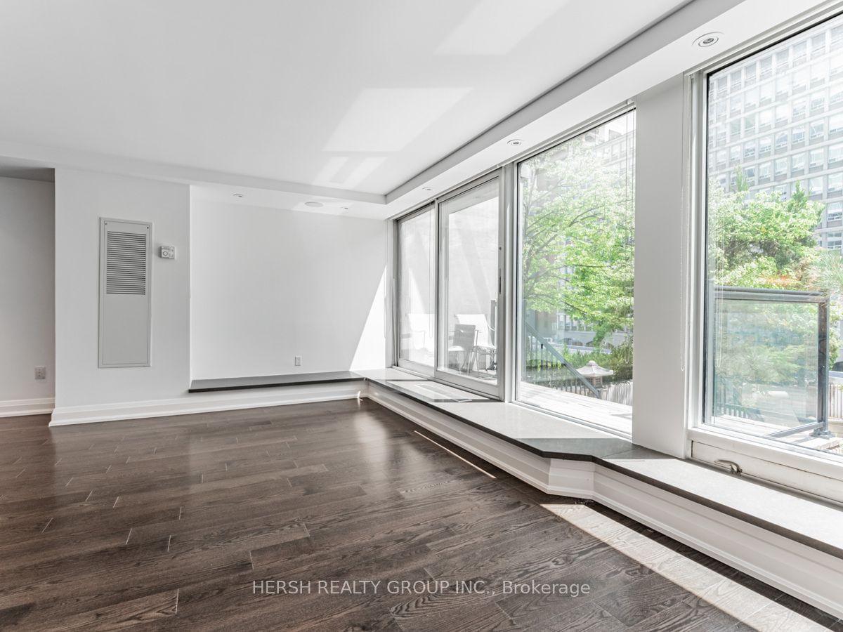 110 Bloor St W, unit 405 for rent