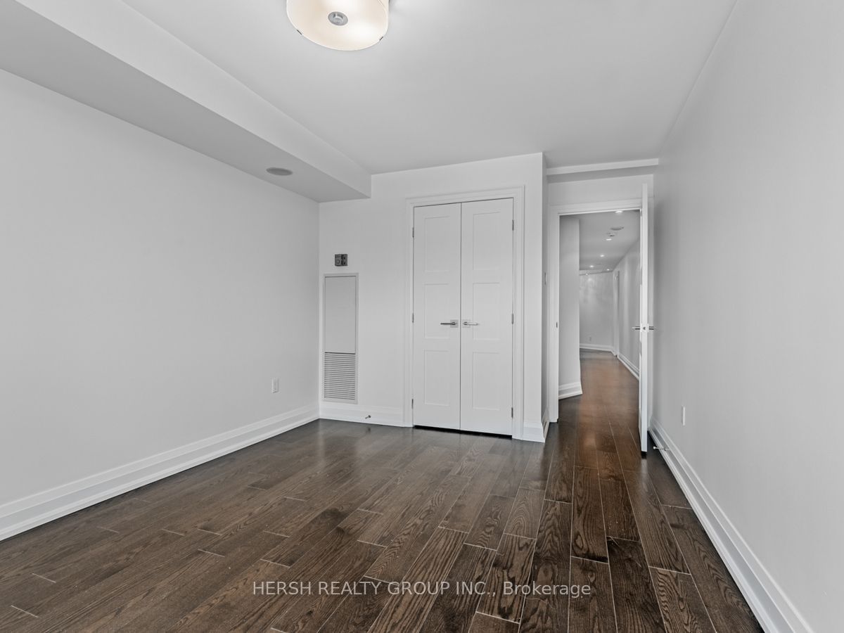 110 Bloor St W, unit 405 for rent