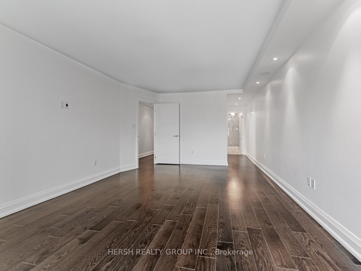 110 Bloor St W, unit 405 for rent