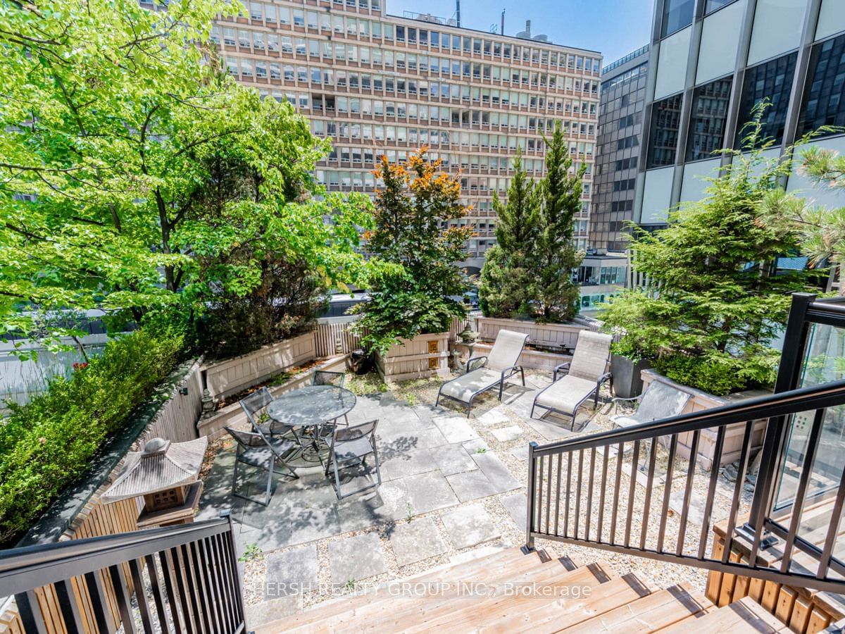 110 Bloor St W, unit 405 for rent