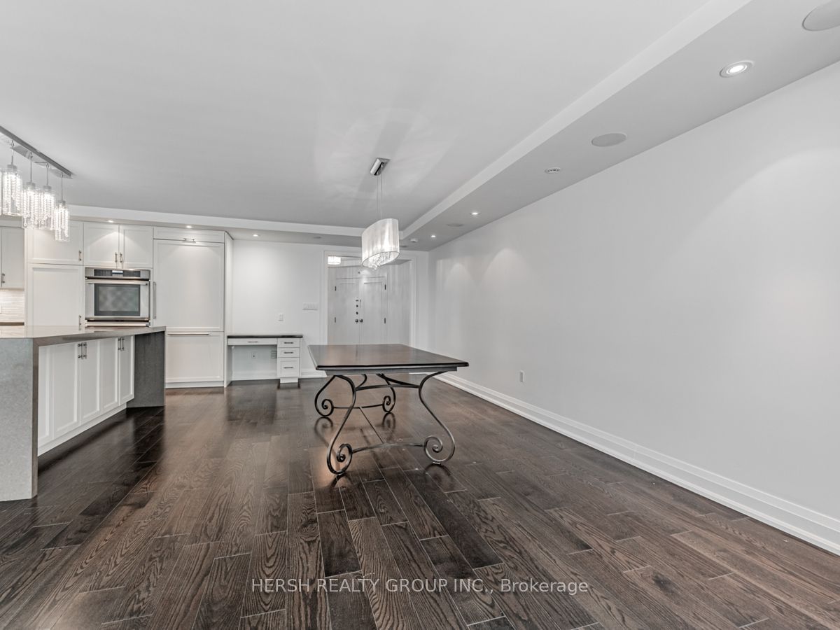 110 Bloor St W, unit 405 for rent