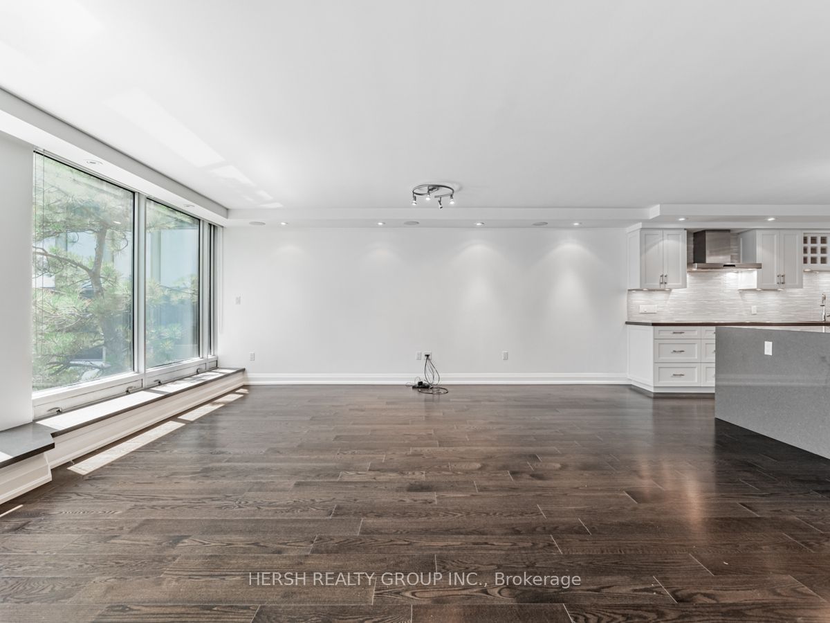 110 Bloor St W, unit 405 for rent - image #8