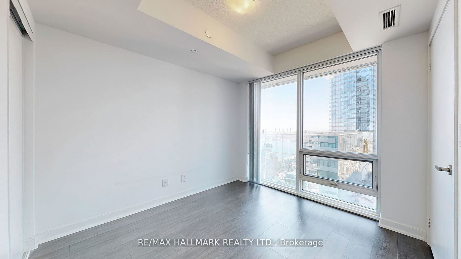 100 Harbour St W, unit 5301 for sale