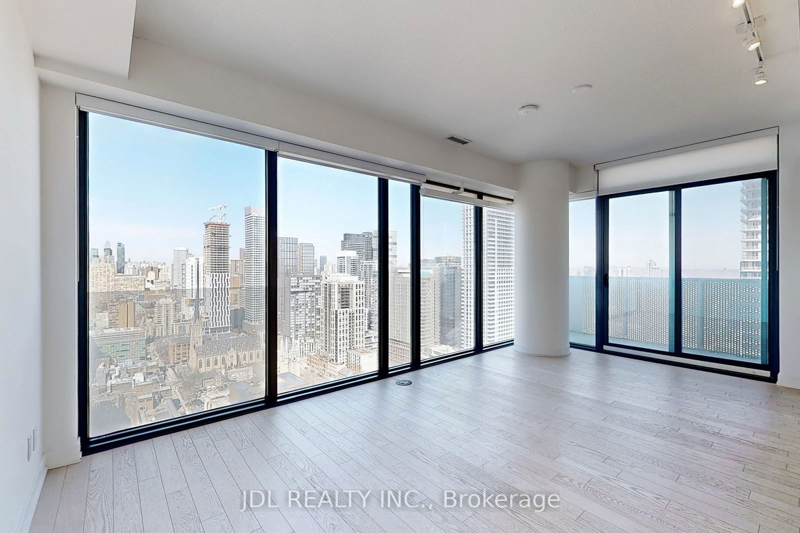 25 Richmond St E, unit 3002 for sale