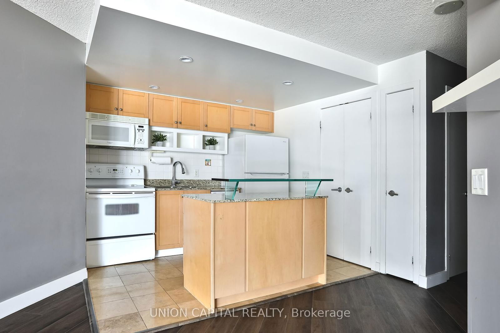 8 York St, unit 409 for rent - image #7