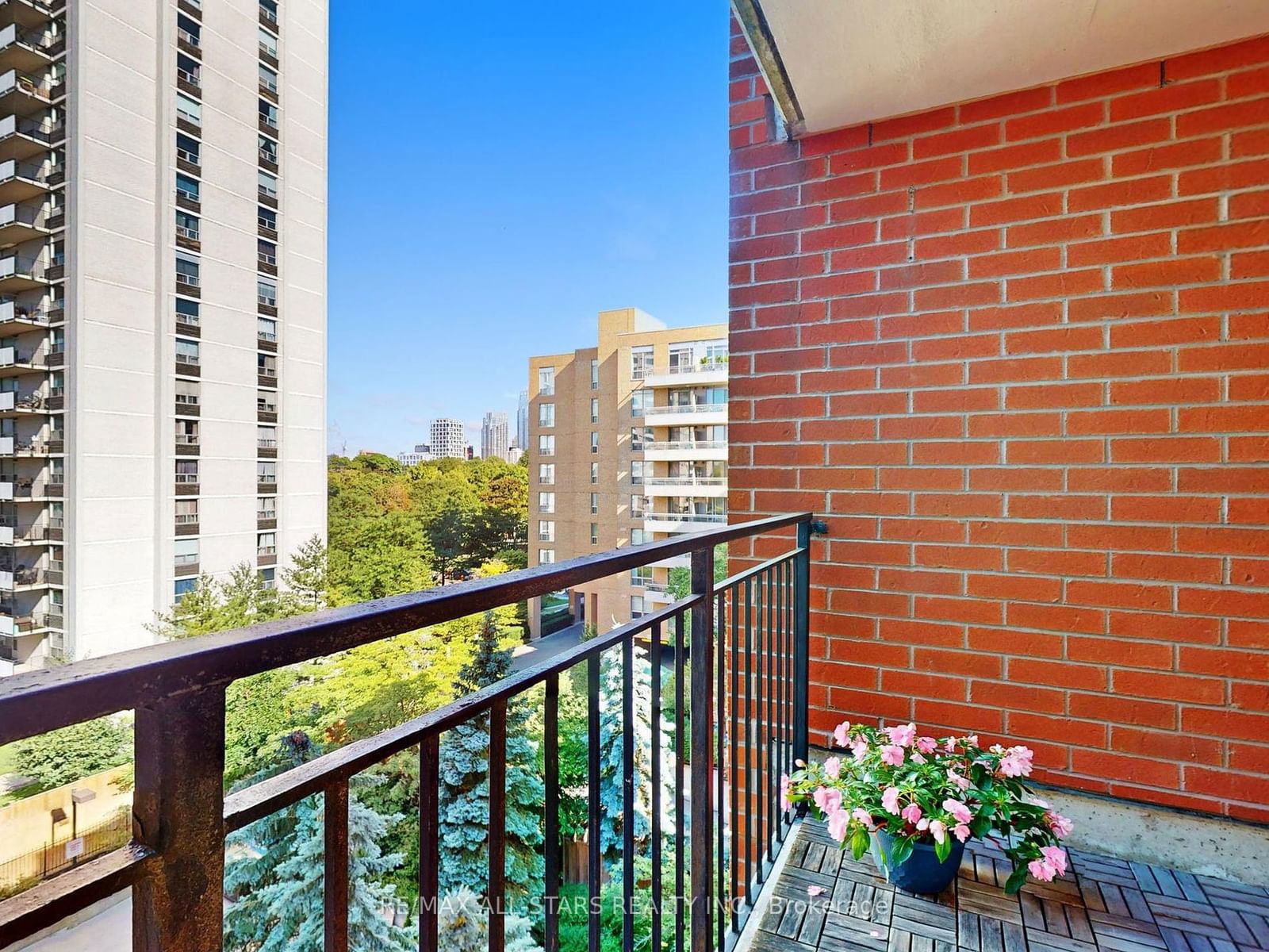 300 Balliol St, unit 701 for sale