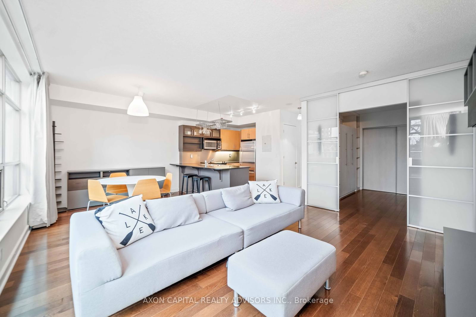 350 Wellington St W, unit 305 for rent - image #13