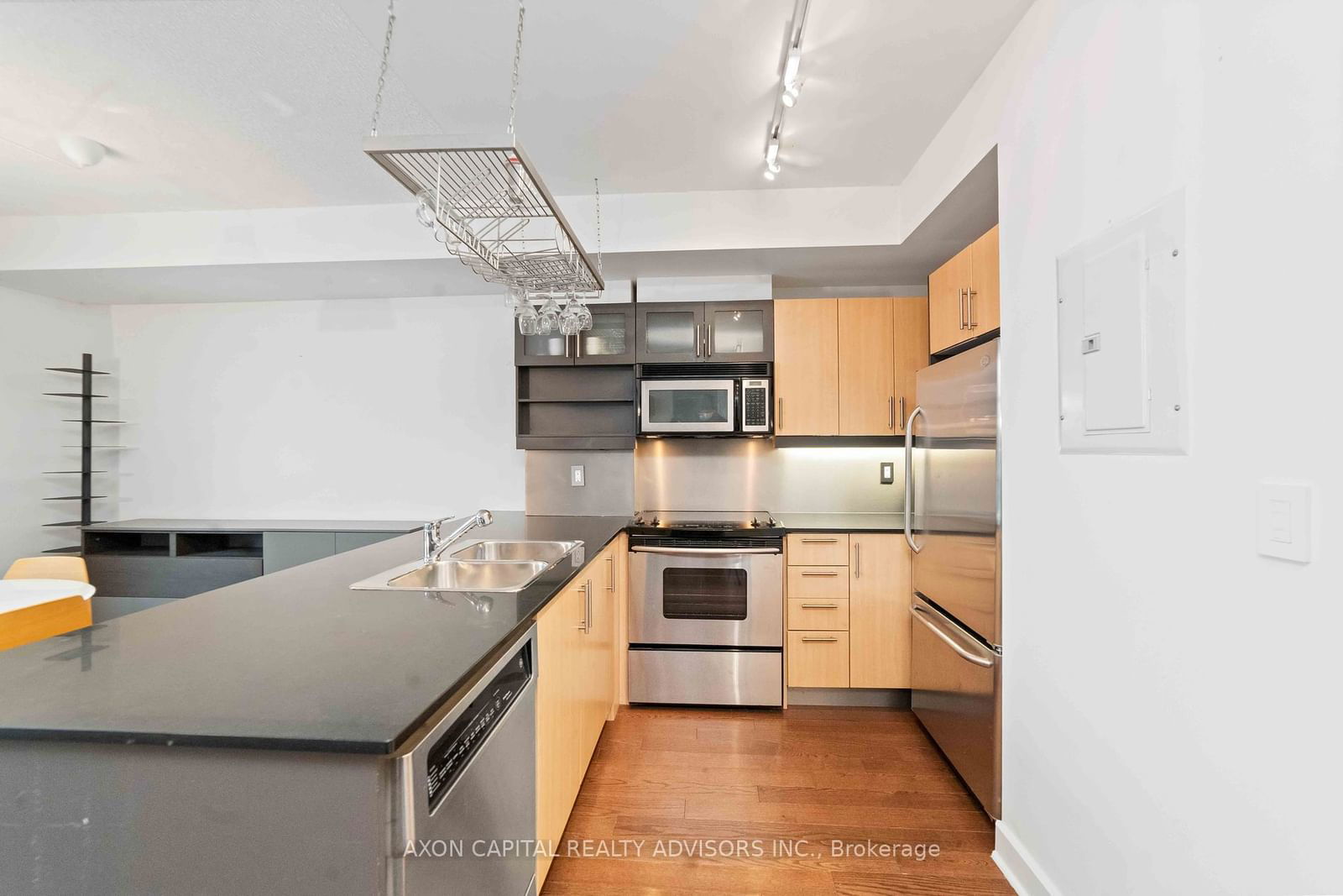 350 Wellington St W, unit 305 for rent - image #6