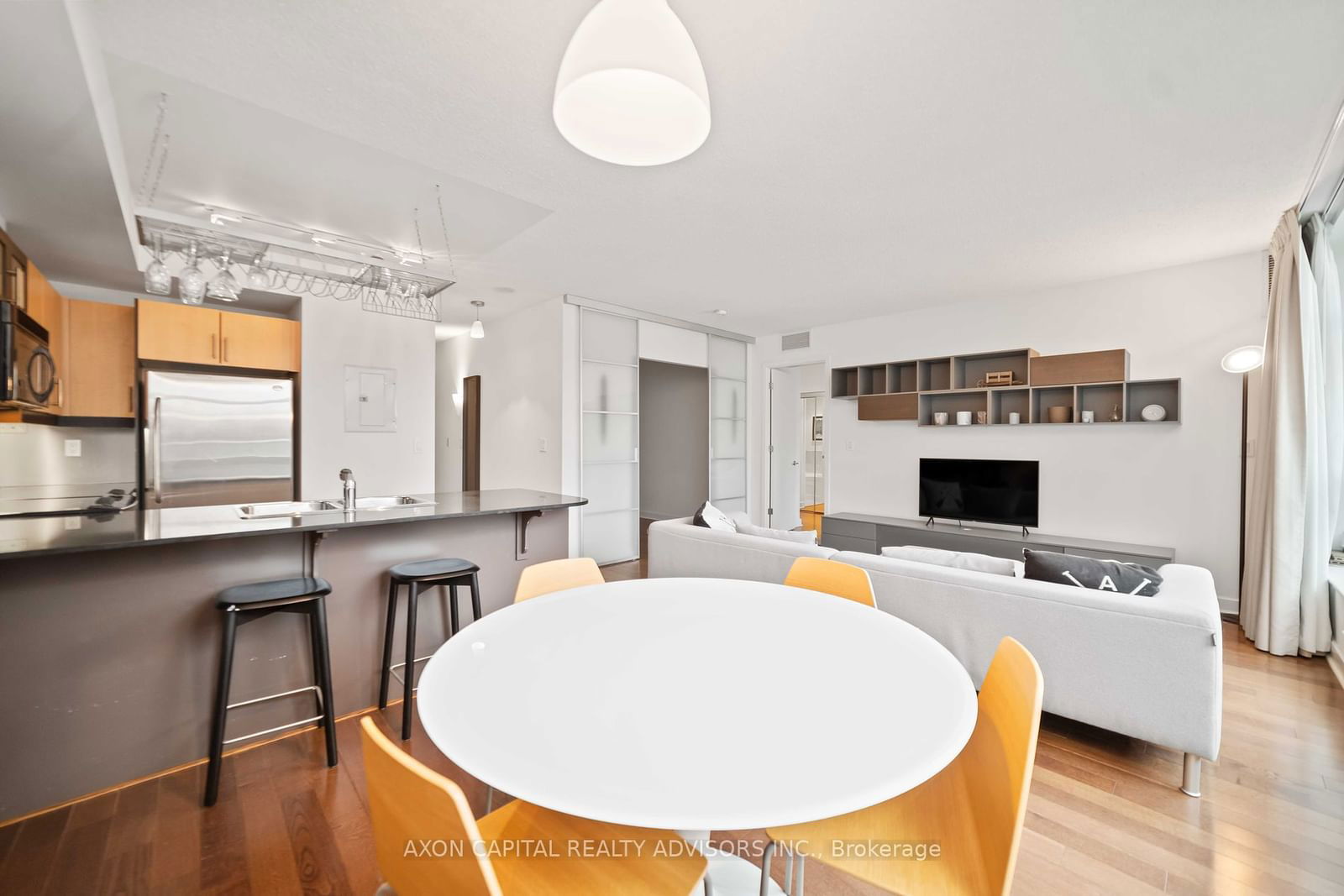 350 Wellington St W, unit 305 for rent - image #8