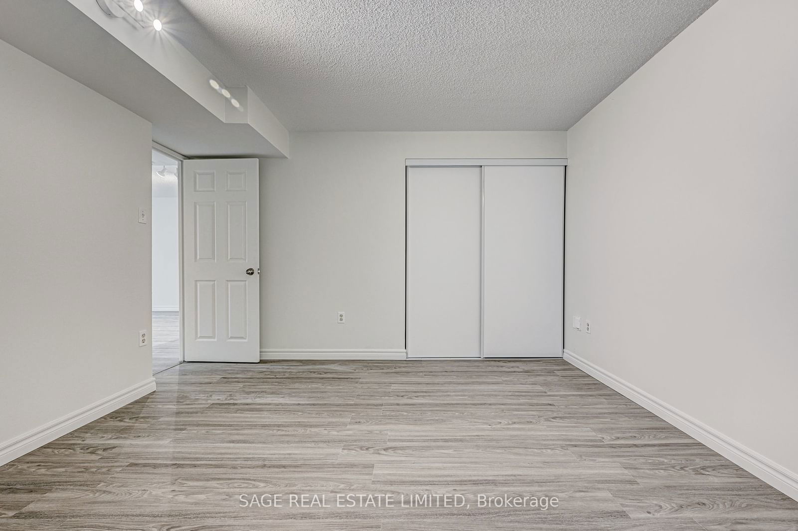 705 King St W, unit 204 for rent - image #18