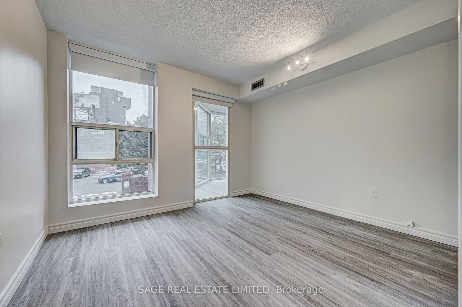 705 King St W, unit 204 for rent - image #23