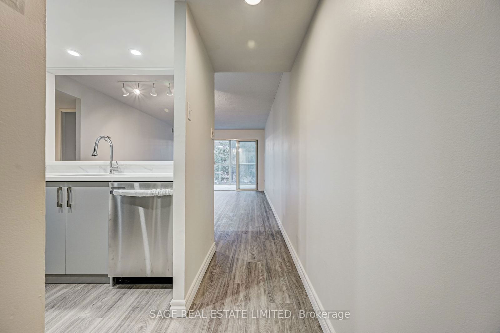 705 King St W, unit 204 for rent - image #5