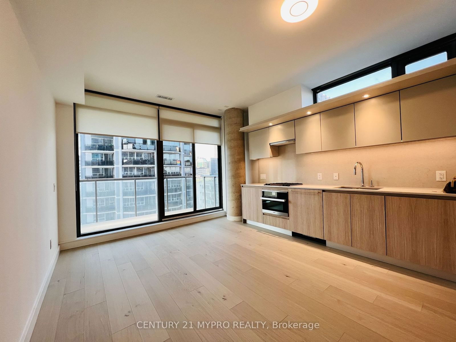 81 Wellesley St E, unit 907 for sale - image #2