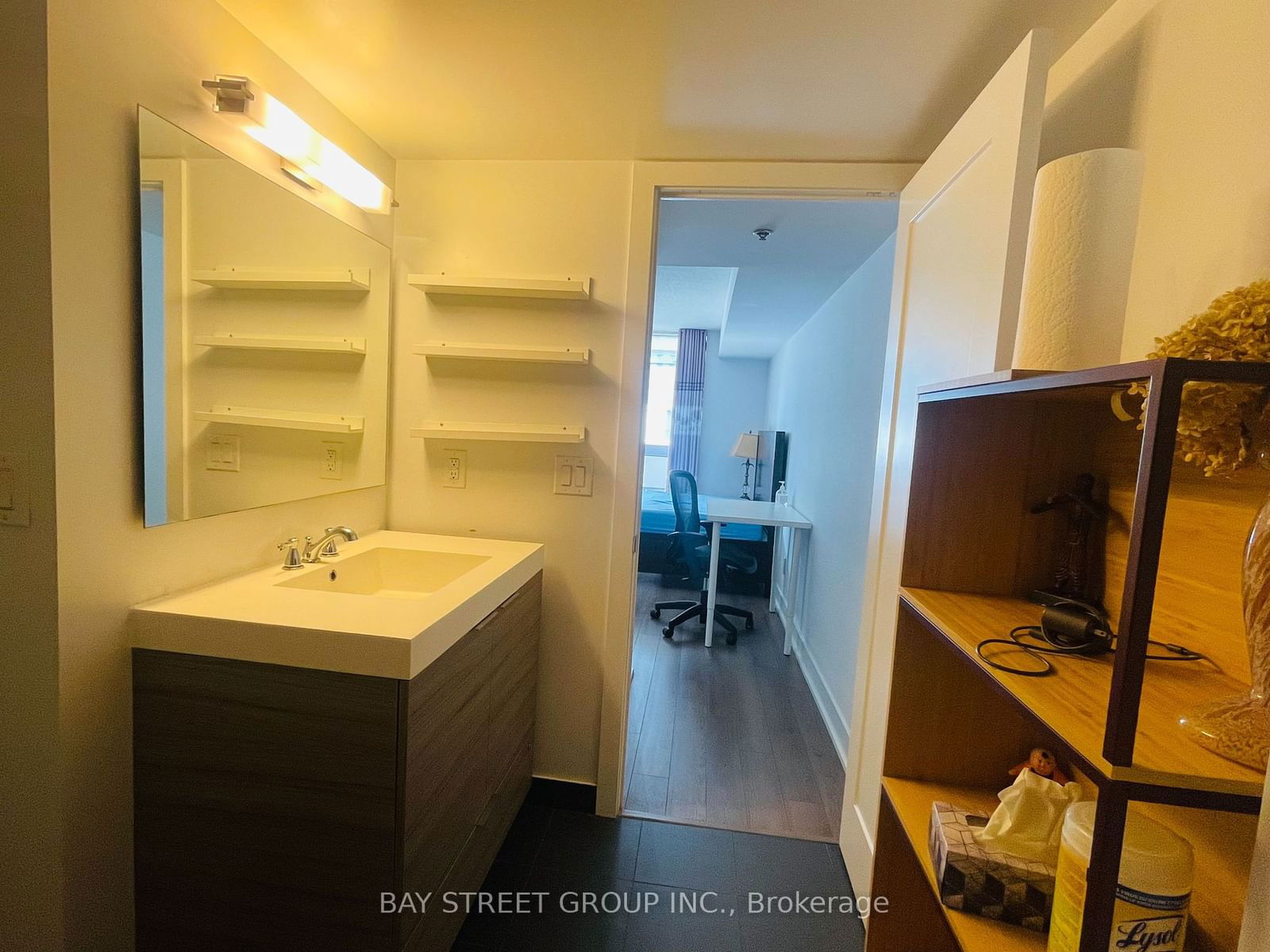 318 Richmond St W, unit 712 for rent - image #10