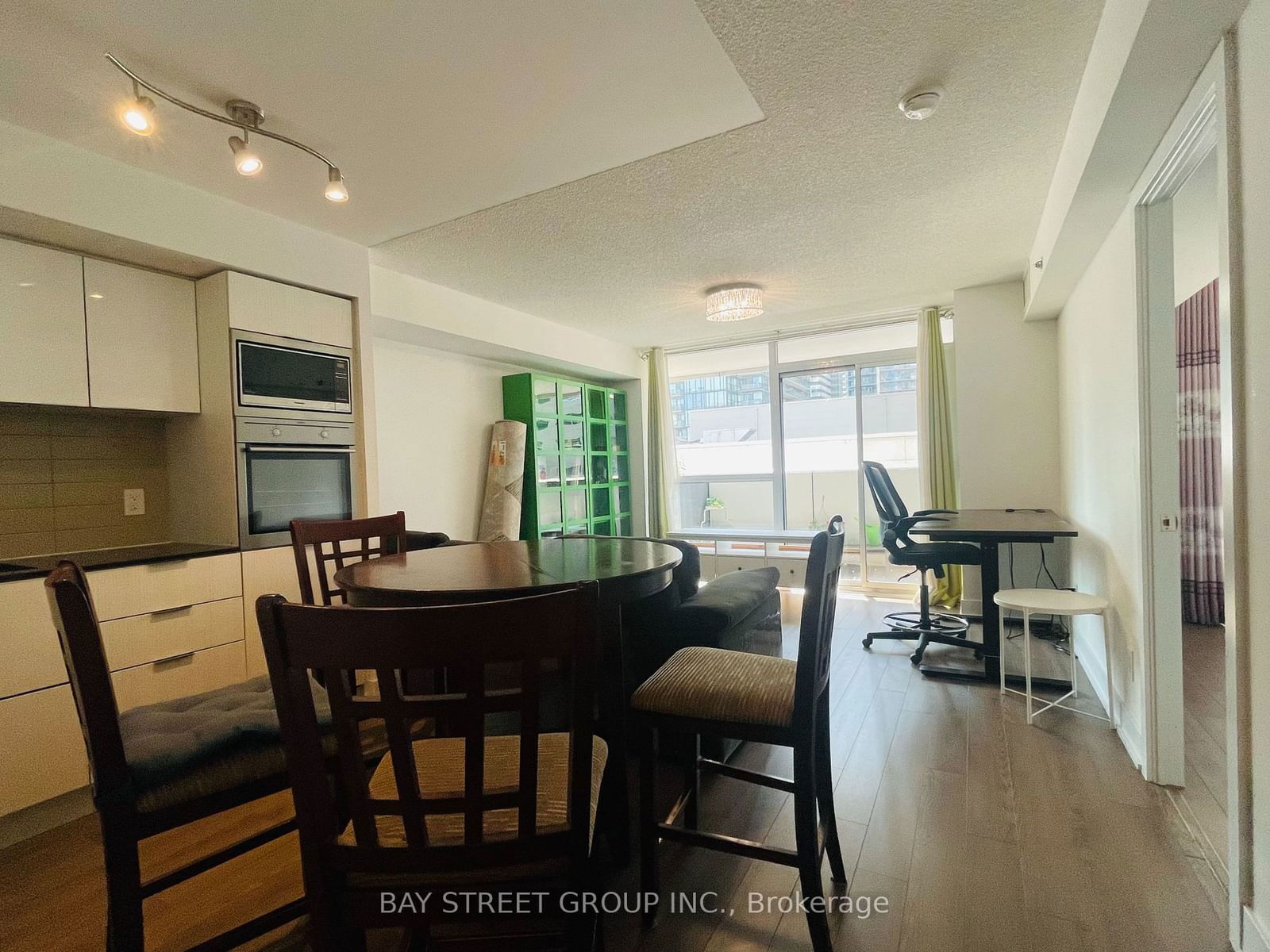 318 Richmond St W, unit 712 for rent