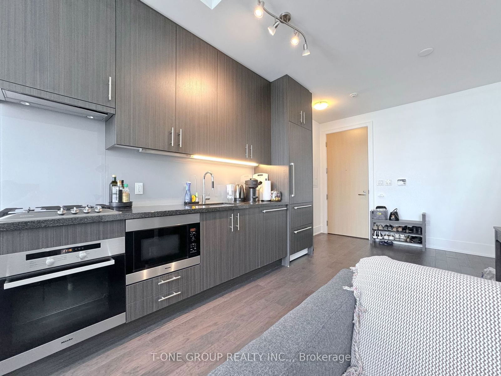 39 Queens Quay E, unit 1122 for rent - image #2