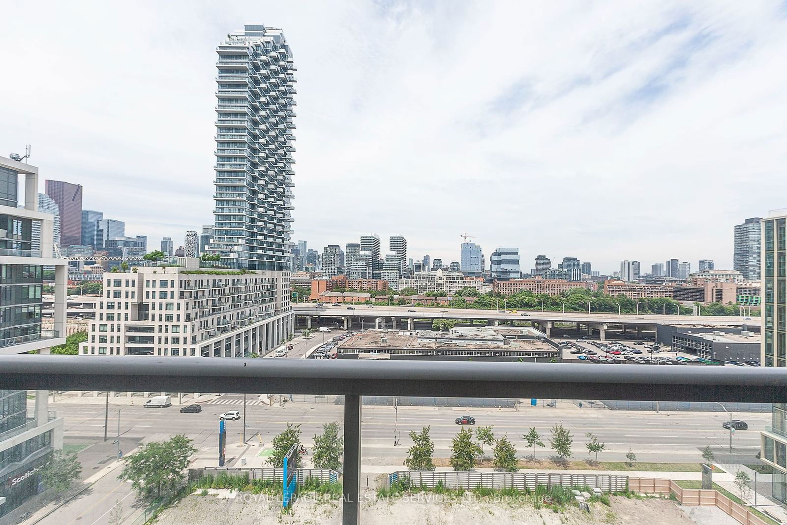 1 Edgewater Dr, unit PH28 for sale