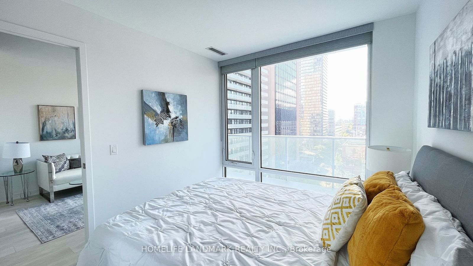 501 Yonge St, unit 801 for sale