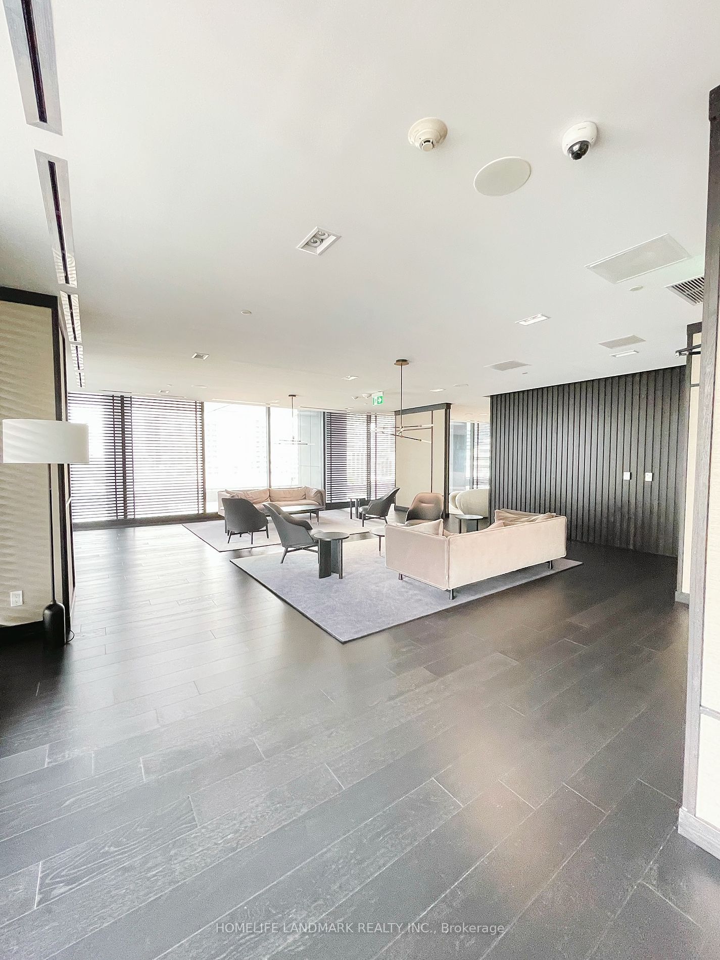 501 Yonge St, unit 801 for sale