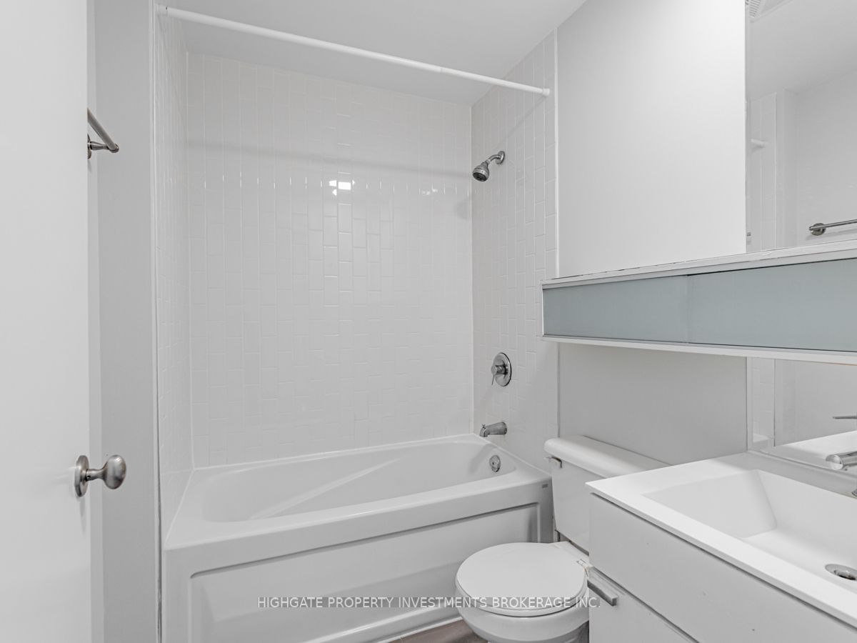 111 Elizabeth St, unit 1531 for rent - image #10