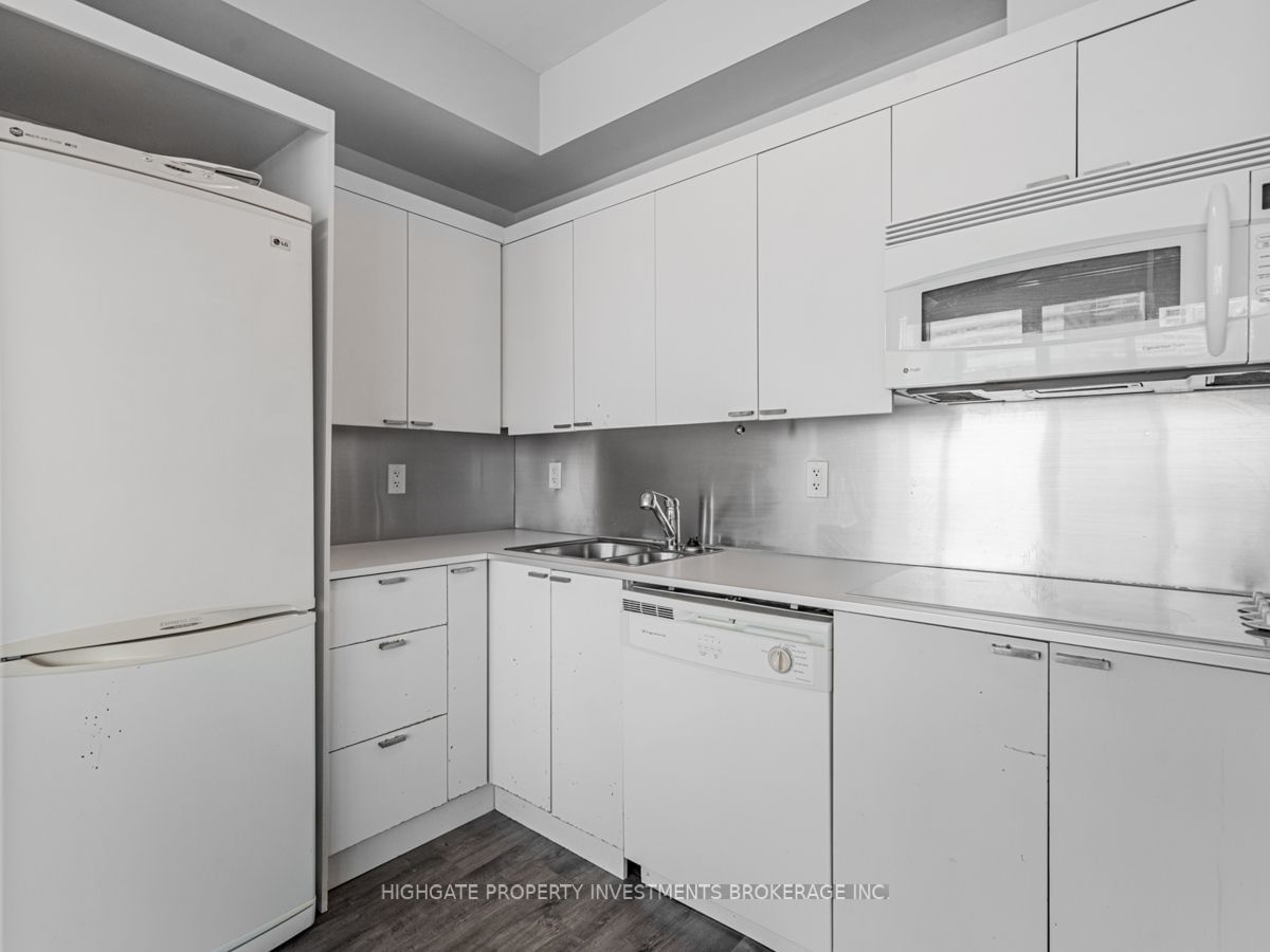 111 Elizabeth St, unit 1531 for rent - image #2