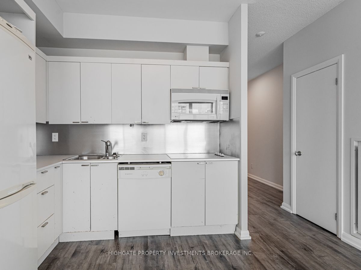 111 Elizabeth St, unit 1531 for rent - image #3