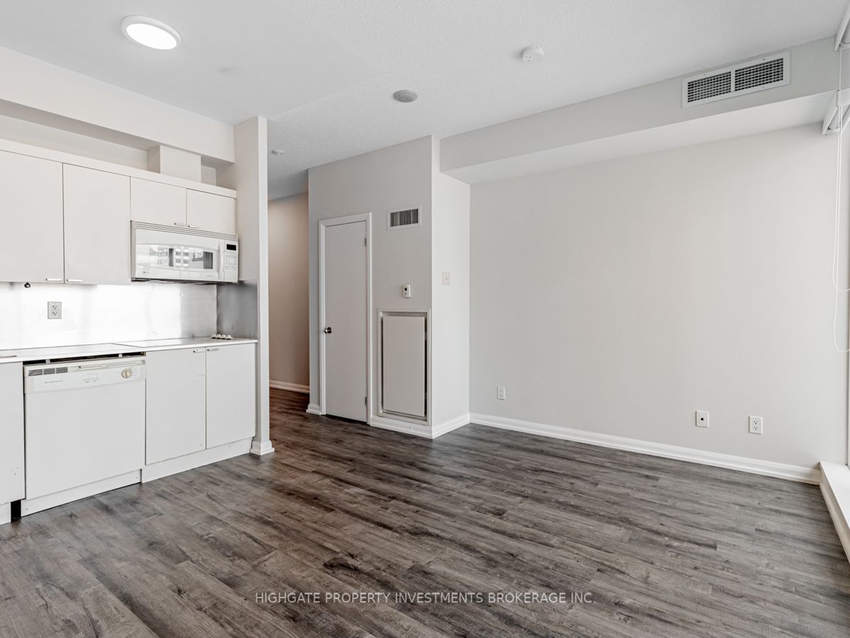 111 Elizabeth St, unit 1531 for rent - image #5