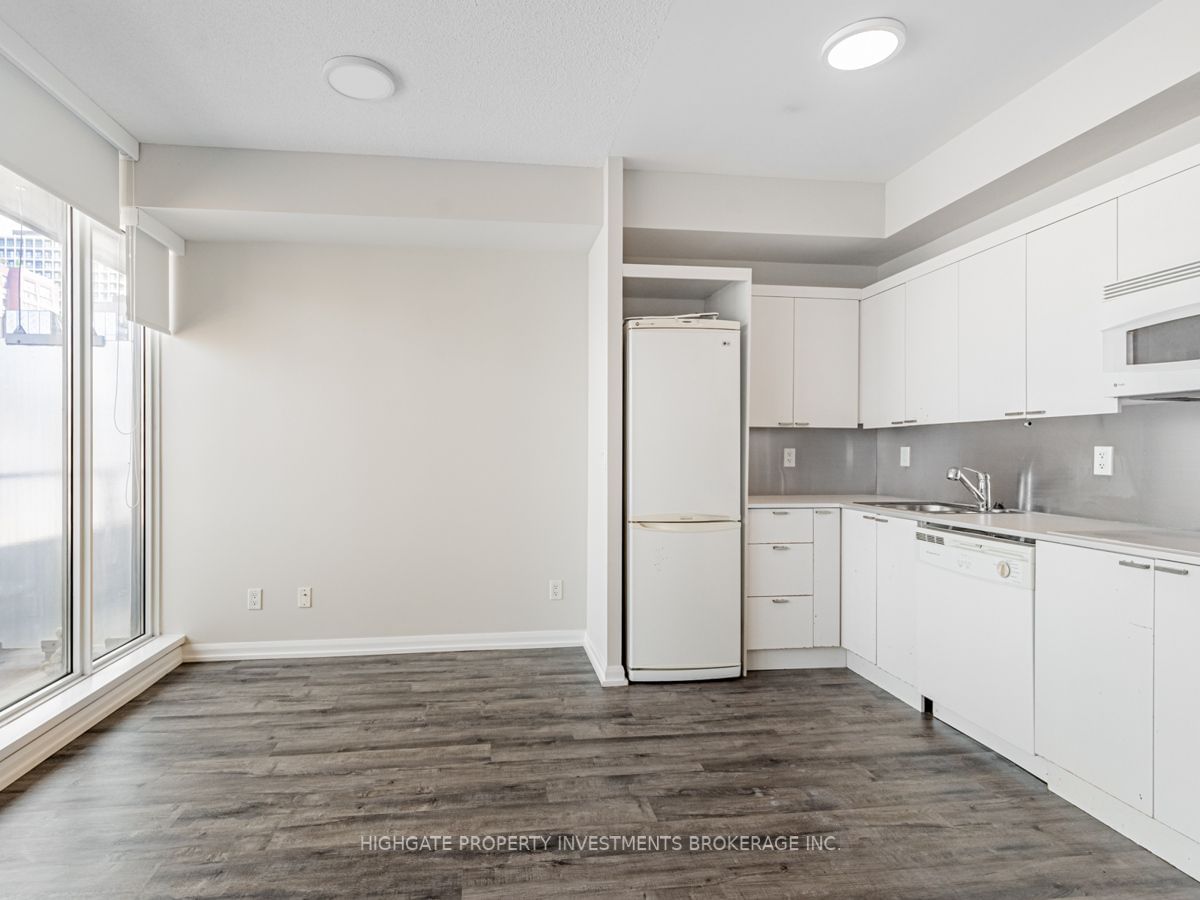 111 Elizabeth St, unit 1531 for rent - image #8