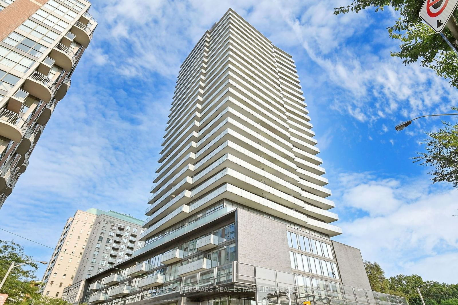 1815 Yonge St, unit 1004 for sale - image #2