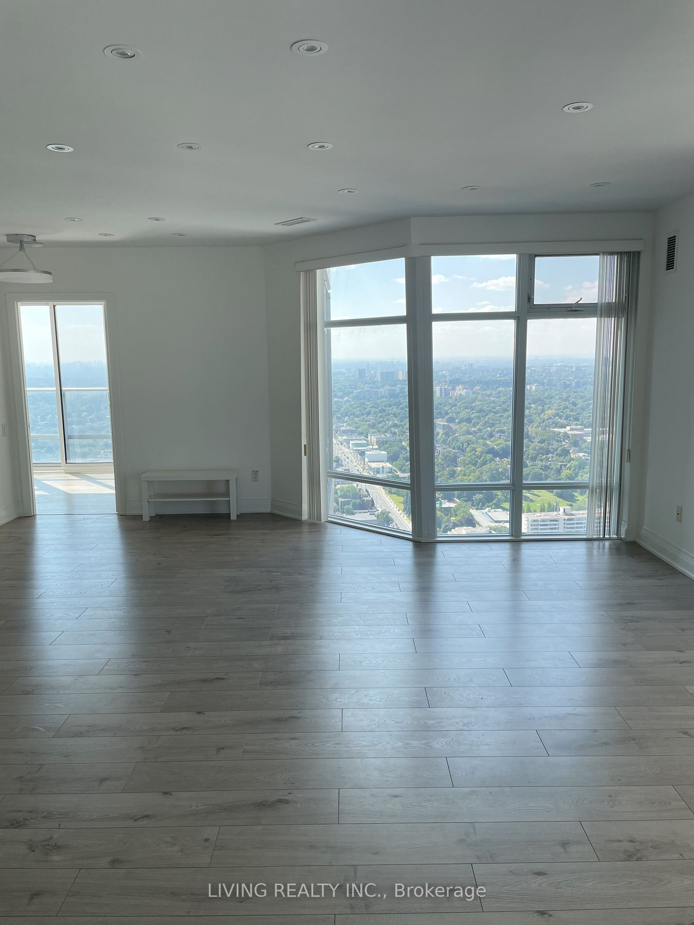 2191 Yonge St, unit 5105 for sale - image #2