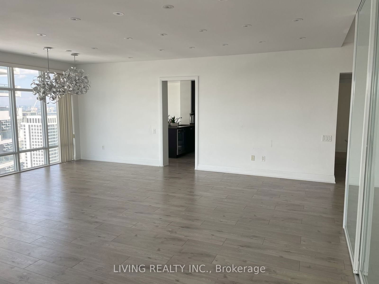 2191 Yonge St, unit 5105 for rent