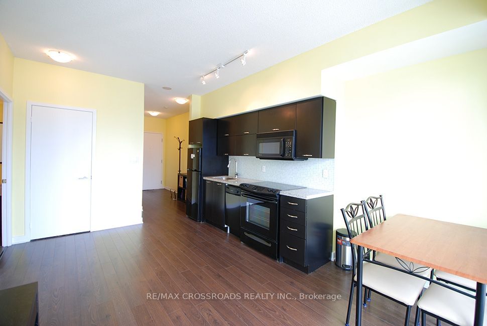 126 Simcoe St, unit 3009 for rent - image #5