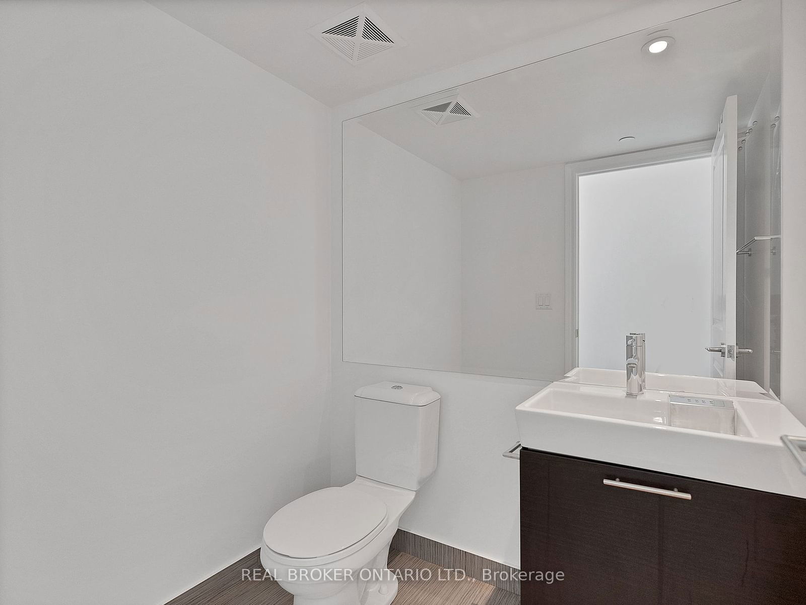 386 Yonge St, unit 912 for rent - image #10