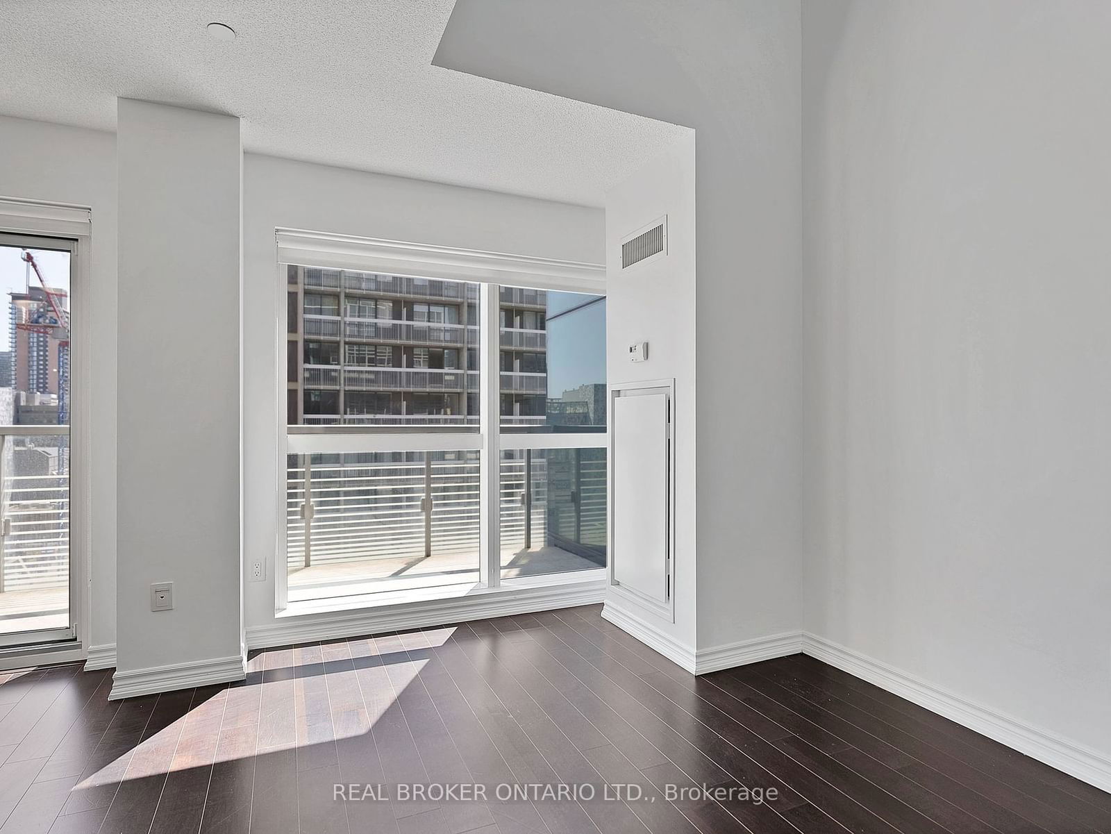 386 Yonge St, unit 912 for rent - image #11