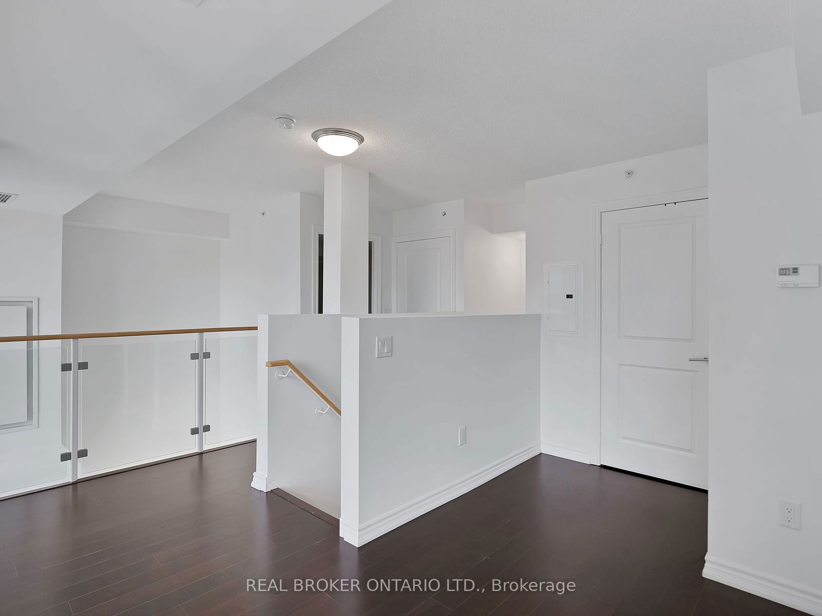 386 Yonge St, unit 912 for rent