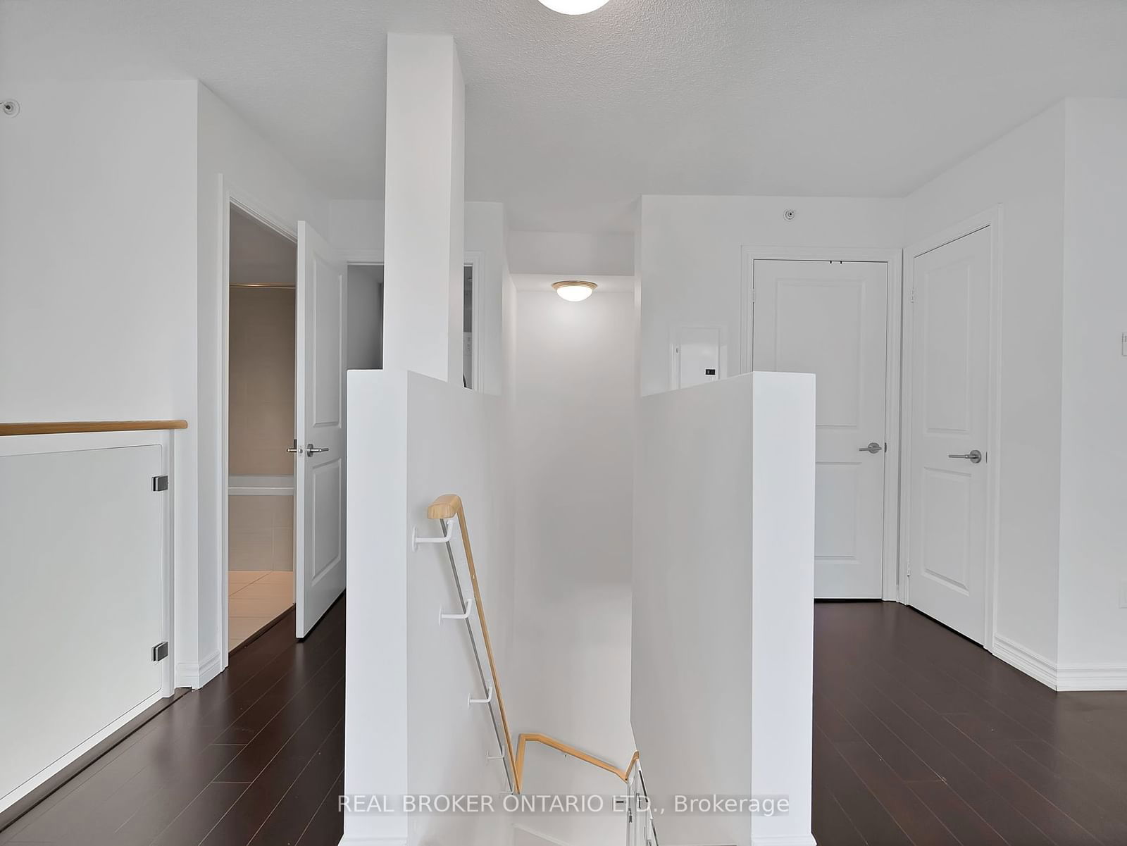 386 Yonge St, unit 912 for rent - image #15