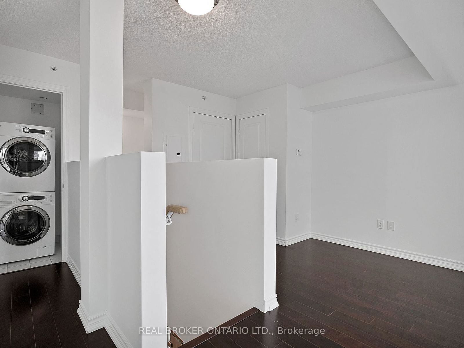 386 Yonge St, unit 912 for rent - image #16