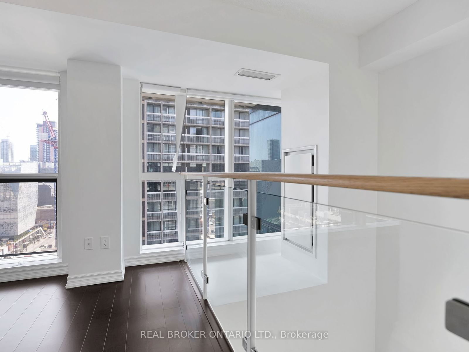 386 Yonge St, unit 912 for rent - image #20