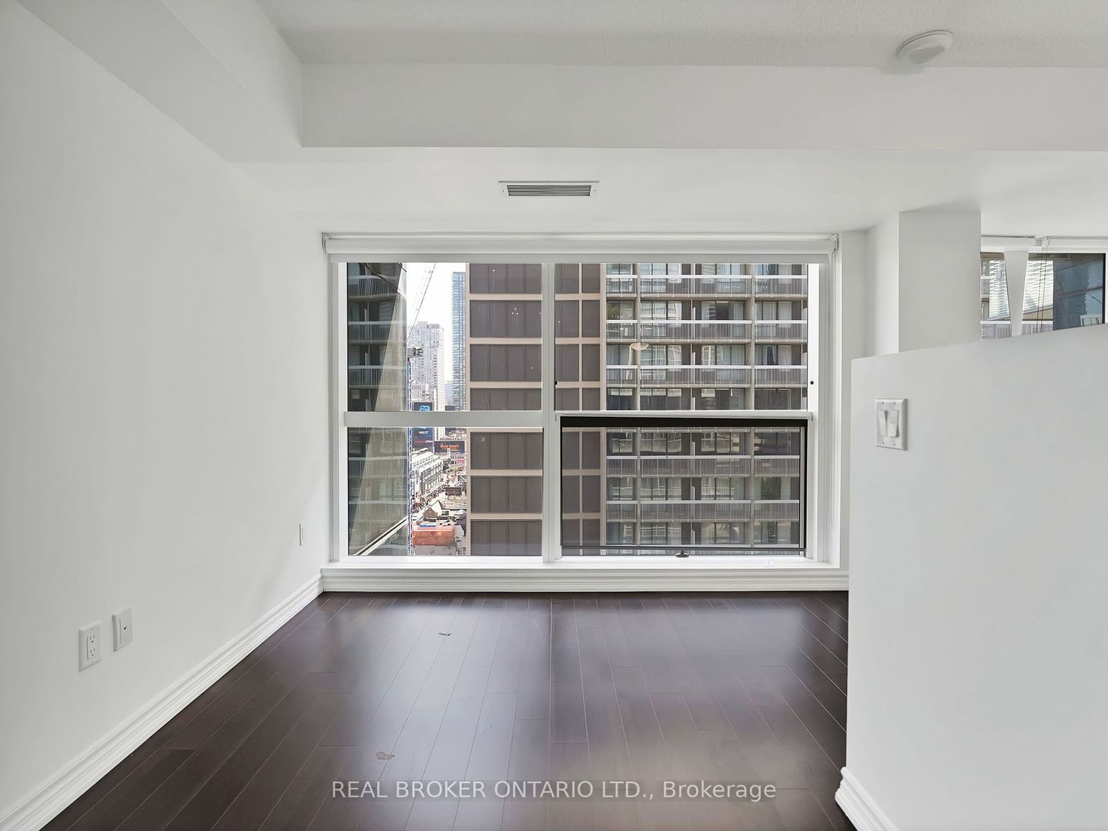 386 Yonge St, unit 912 for rent - image #21