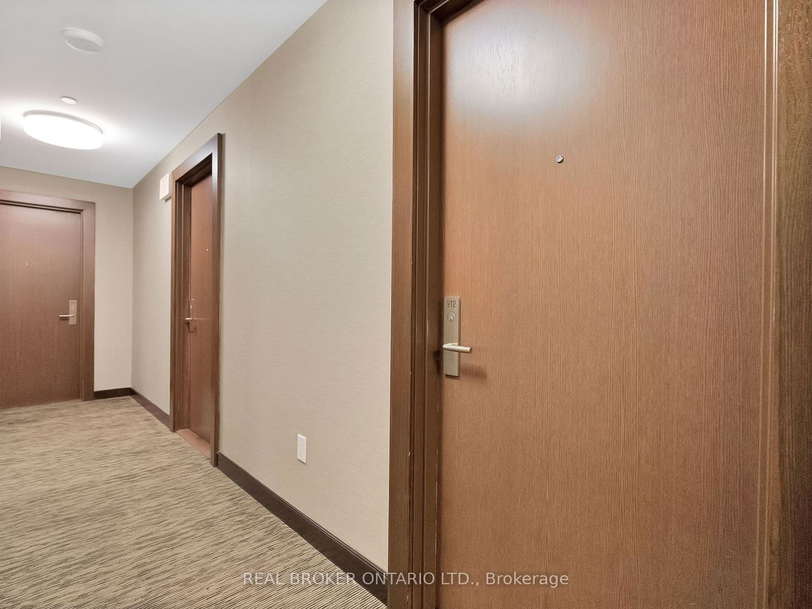 386 Yonge St, unit 912 for rent - image #3