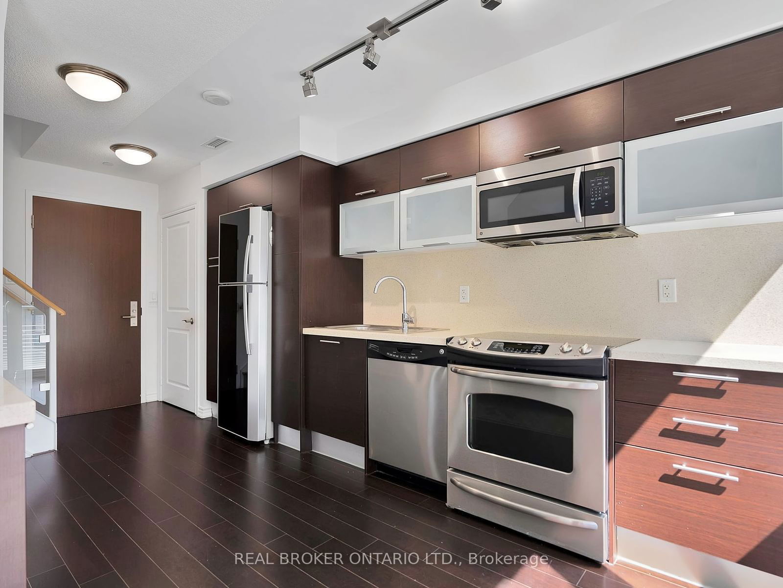 386 Yonge St, unit 912 for rent - image #5