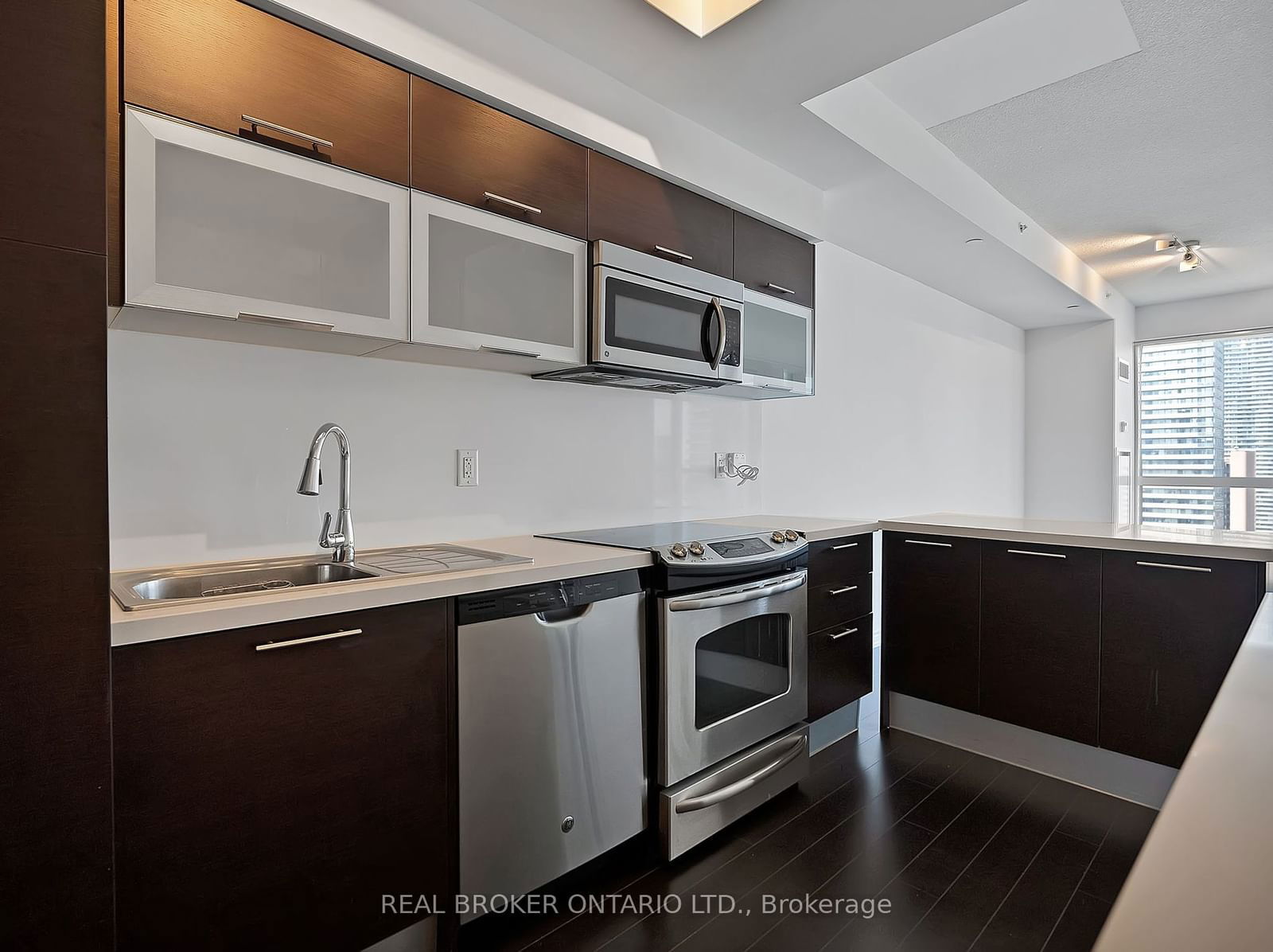 386 Yonge St, unit 3001 for rent