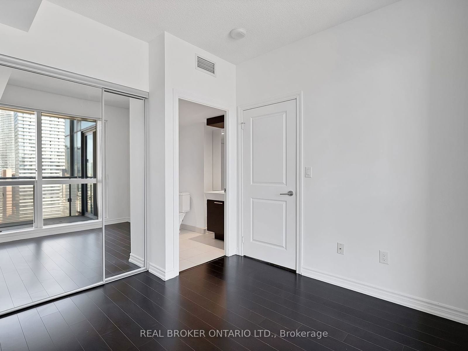 386 Yonge St, unit 3001 for rent