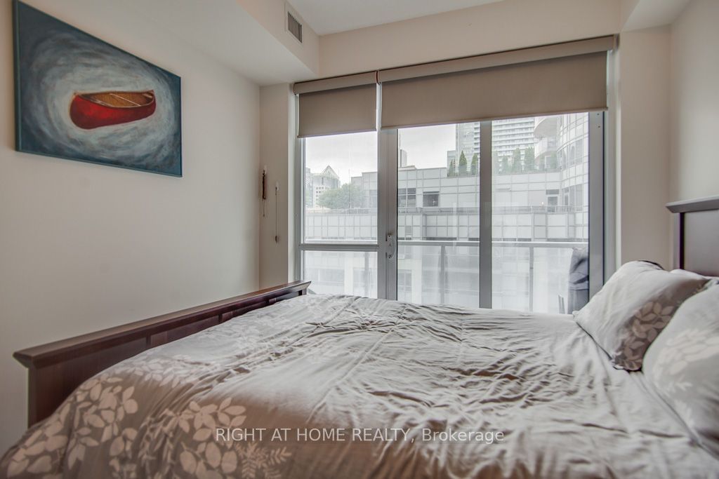 352 Front St W, unit 1919 for rent